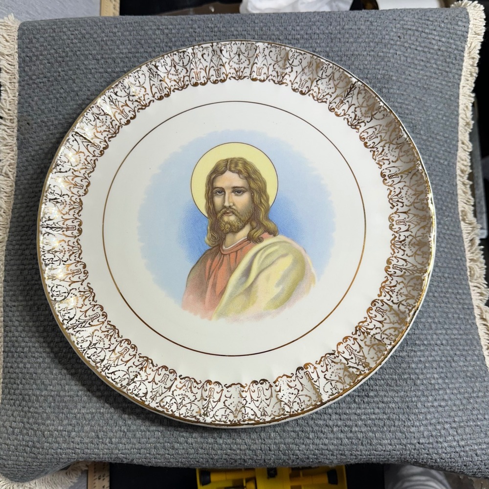 W.S. George Jesus Christ Portrait Plate 22kt Gold Filigree Trim Scalloped 10 "